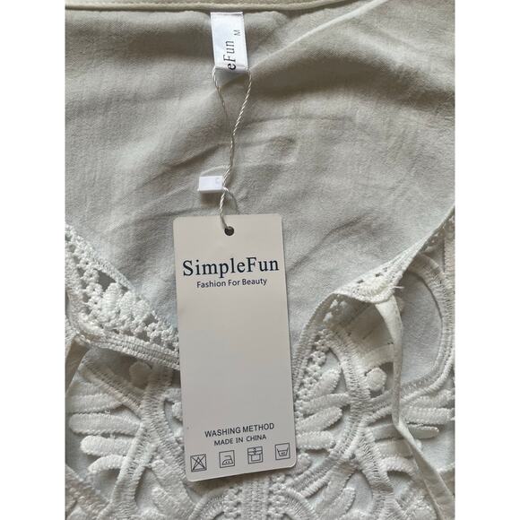 Simple Fun Womens/Teen White Tunic Flowy Crochet around Collar Size Medium - Picture 5 of 6